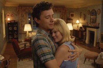 🪞 Aquí (2024) – Las historias que habitan un lugar… incluso antes de nosotros