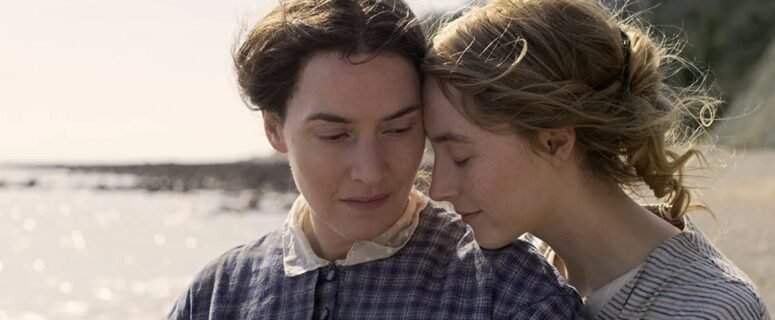 🐚 Ammonite (2020): Donde el amor florece entre fósiles, silencios y mareas interiores 🌊