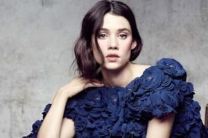 Àstrid Bergès-Frisbey: La sirena que conquistó el cine con su mirada hipnótica y alma nómada 🌍✨