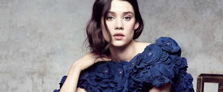 Àstrid Bergès-Frisbey: La sirena que conquistó el cine con su mirada hipnótica y alma nómada 🌍✨