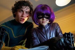 🦸‍♂️ Kick-Ass (2010): Porque no necesitas superpoderes para partir traseros… solo agallas (y mucho dolor) 💥