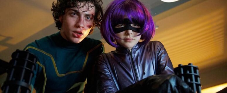 🦸‍♂️ Kick-Ass (2010): Porque no necesitas superpoderes para partir traseros… solo agallas (y mucho dolor) 💥