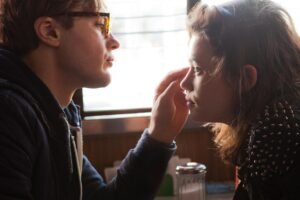 👁️ Orígenes (2014): Cuando la ciencia se encuentra con lo inexplicable… y te deja sin palabras 🌌🧬