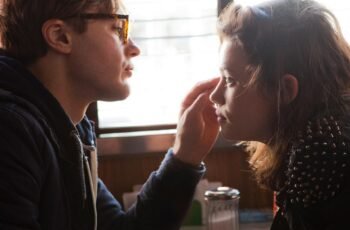 👁️ Orígenes (2014): Cuando la ciencia se encuentra con lo inexplicable… y te deja sin palabras 🌌🧬