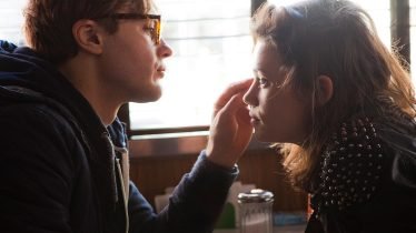 Reseña de Orígenes (2014): Cuando la ciencia se encuentra con lo inexplicable... y te deja sin palabras