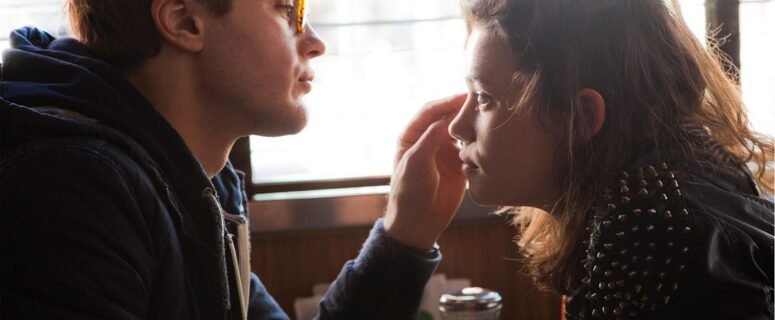 👁️ Orígenes (2014): Cuando la ciencia se encuentra con lo inexplicable… y te deja sin palabras 🌌🧬