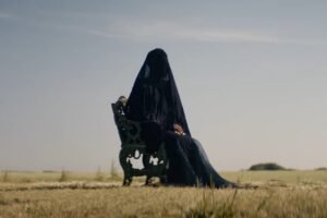 La mujer de las sombras (2025): Misterio y secretos en la oscuridad 🌑✨