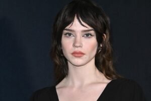 Sophie Thatcher: La nueva joya indie que conquistó la oscuridad y la luz 🌑✨