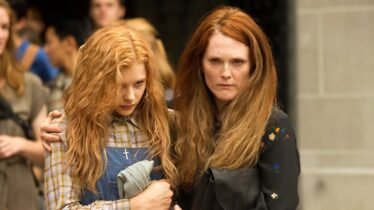 👑 Carrie (2013): El regreso sangriento de un clásico del terror 🩸📚