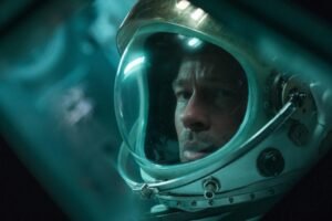 🚀 Ad Astra: hacia las estrellas (2019): Cuando el viaje espacial es también un viaje interior 🌌🖤