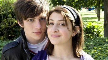 💋 Cómo aprender a besar y no morir en el intento (2008): Una mirada divertida y honesta a la adolescencia británica 🎒🎶