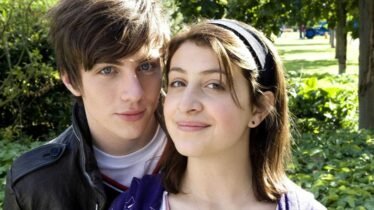 💋 Cómo aprender a besar y no morir en el intento (2008): Una mirada divertida y honesta a la adolescencia británica 🎒🎶