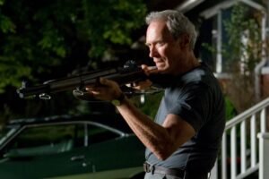 🚘 Gran Torino (2008): Cuando un corazón endurecido se abre al final del camino 🖤🛠️