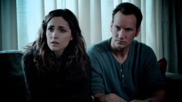 👻 La Noche del Demonio (2010): Cuando el terror trasciende el umbral de la realidad 🕯️😱