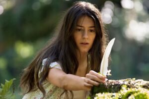 🌿 La chica salvaje (2022): Donde el pantano susurra secretos y el corazón se esconde 🕊️💔