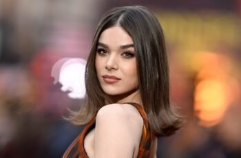 Hailee Steinfeld: La artista que transforma cada escenario en su universo ✨🎬🎤